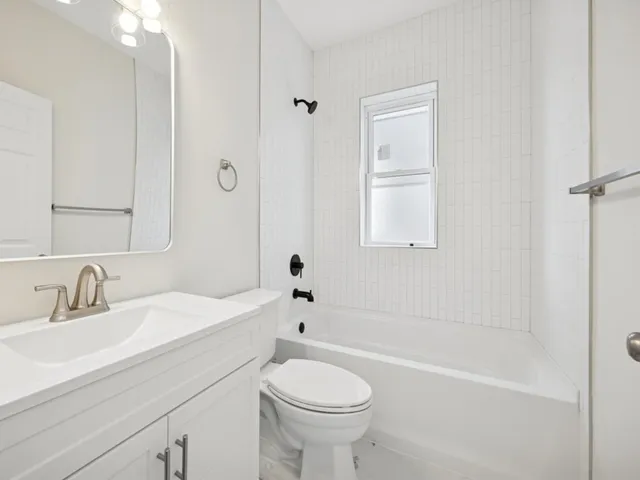 $2,600 | 5547 West Jackson Boulevard, Unit 1, Chicago, IL 60644