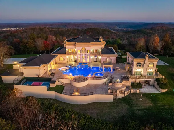 $18,000,000 | 2363 Heavenly View, Ooltewah, TN 37363