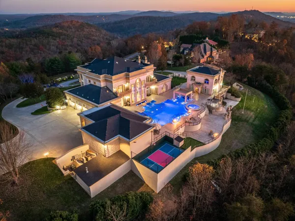 $18,000,000 | 2363 Heavenly View, Ooltewah, TN 37363