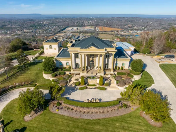 $18,000,000 | 2363 Heavenly View, Ooltewah, TN 37363
