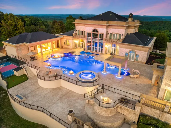 $18,000,000 | 2363 Heavenly View, Ooltewah, TN 37363