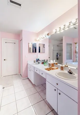 $569,000 | 775 Wildflower Drive, Palm Harbor, FL 34684