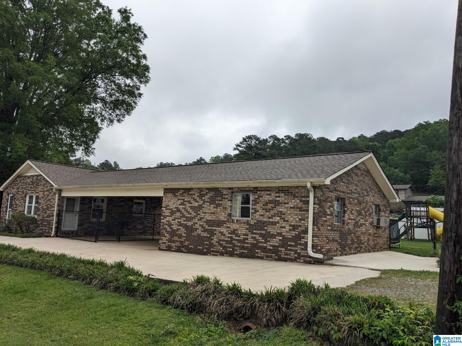 705 Chestnut Street Oneonta, AL 35121 - Photo 2 of 26