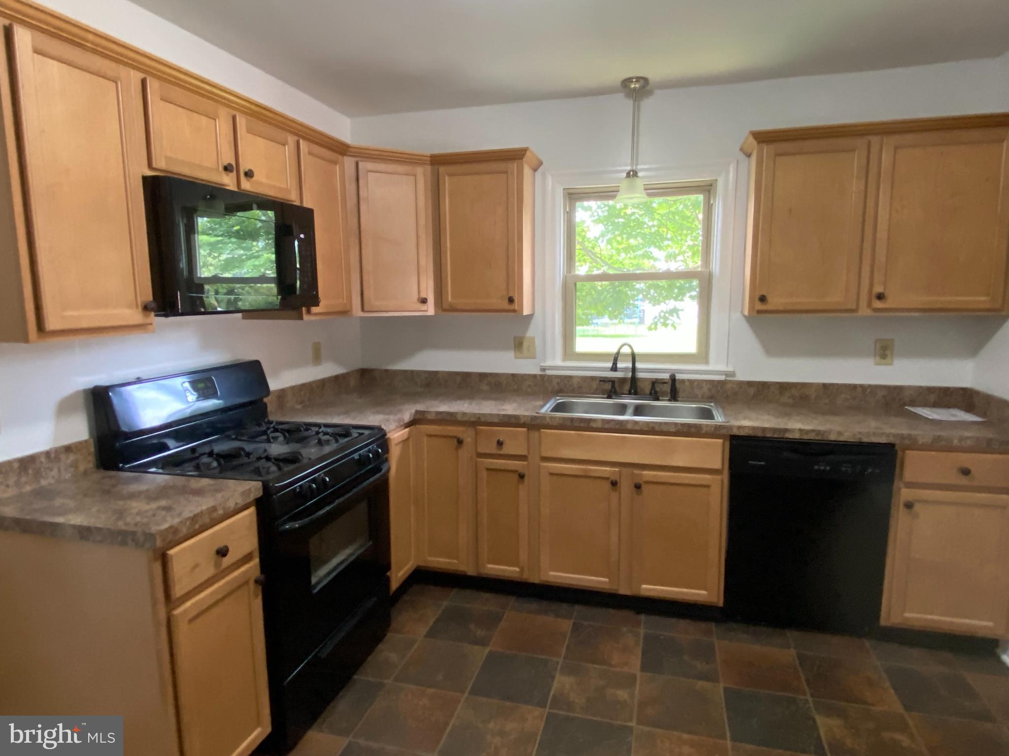 302 Pinehurst Road York, PA 17402 - Photo 4 of 9 Gallery Image 4