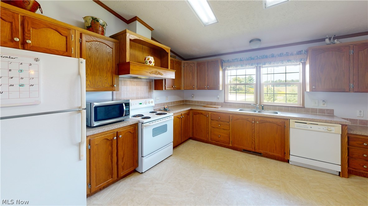 8855 Congress Road Lodi, OH 44254 - Photo 2 of 29 Kitchen