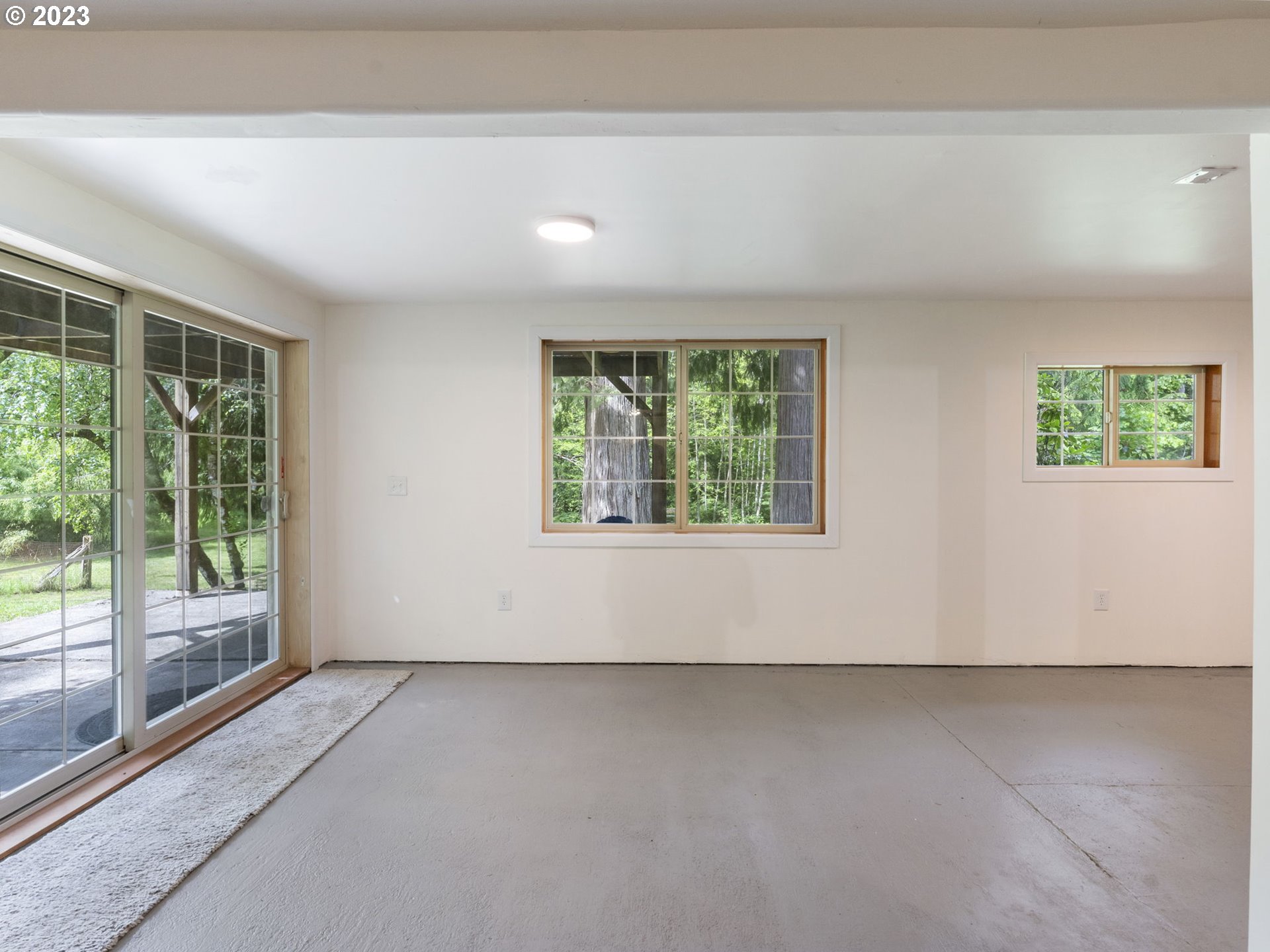 26271 South Habelt Road Estacada, OR 97023 - Photo 26 of 32 an empty room with windows