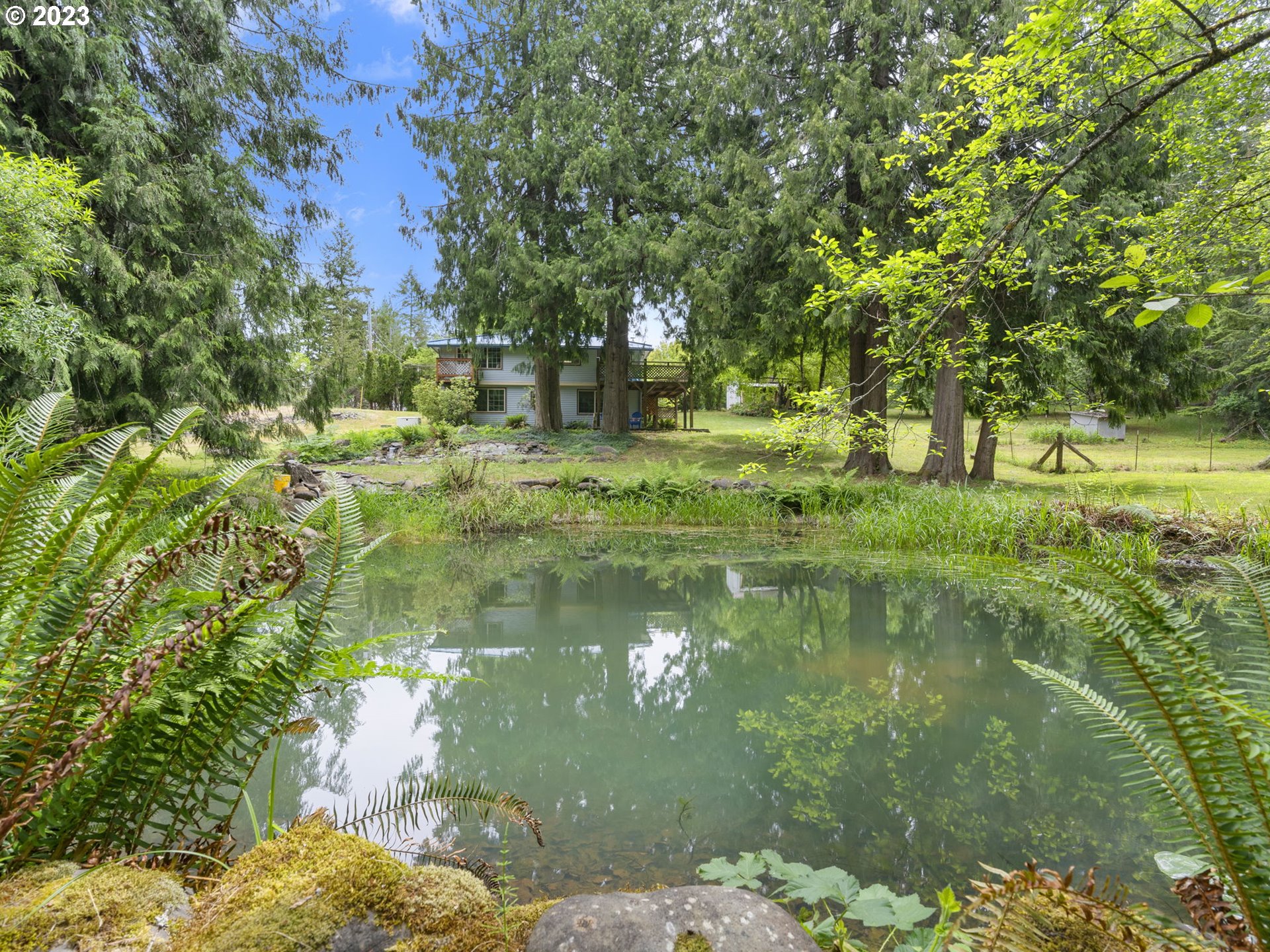 26271 South Habelt Road Estacada, OR 97023 - Photo 32 of 32 a backyard of a house with table and chairs