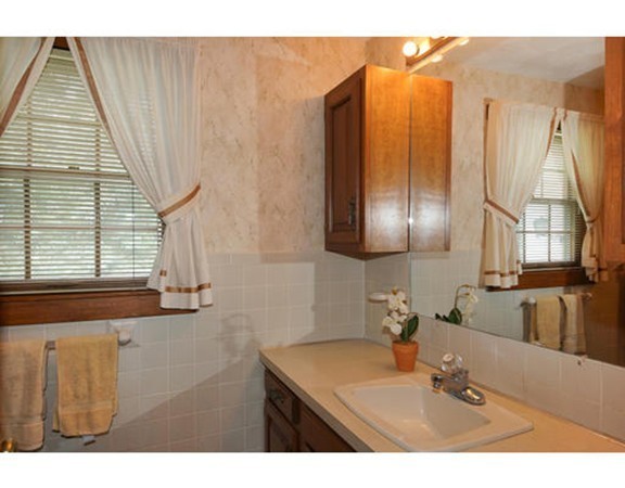 156 Gates Pond Road Berlin, MA 01503 - Photo 9 of 26 Gallery Image 9