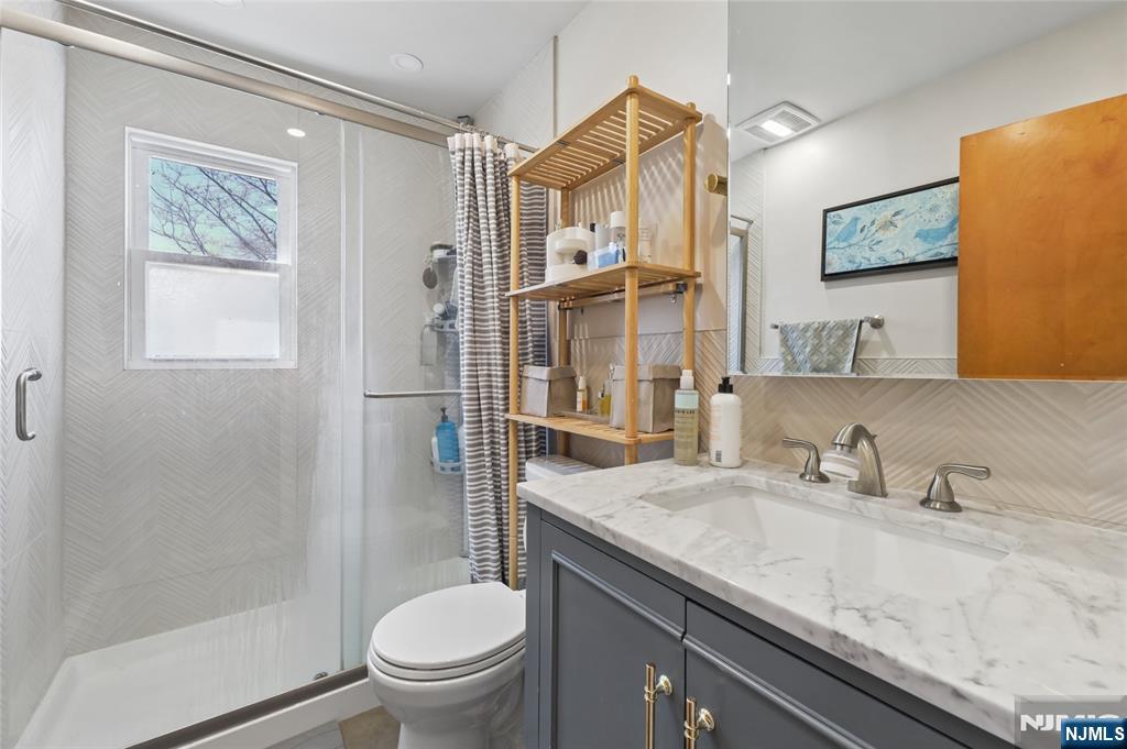 40 Ames Avenue Bergenfield, NJ 07621 - Photo 12 of 24