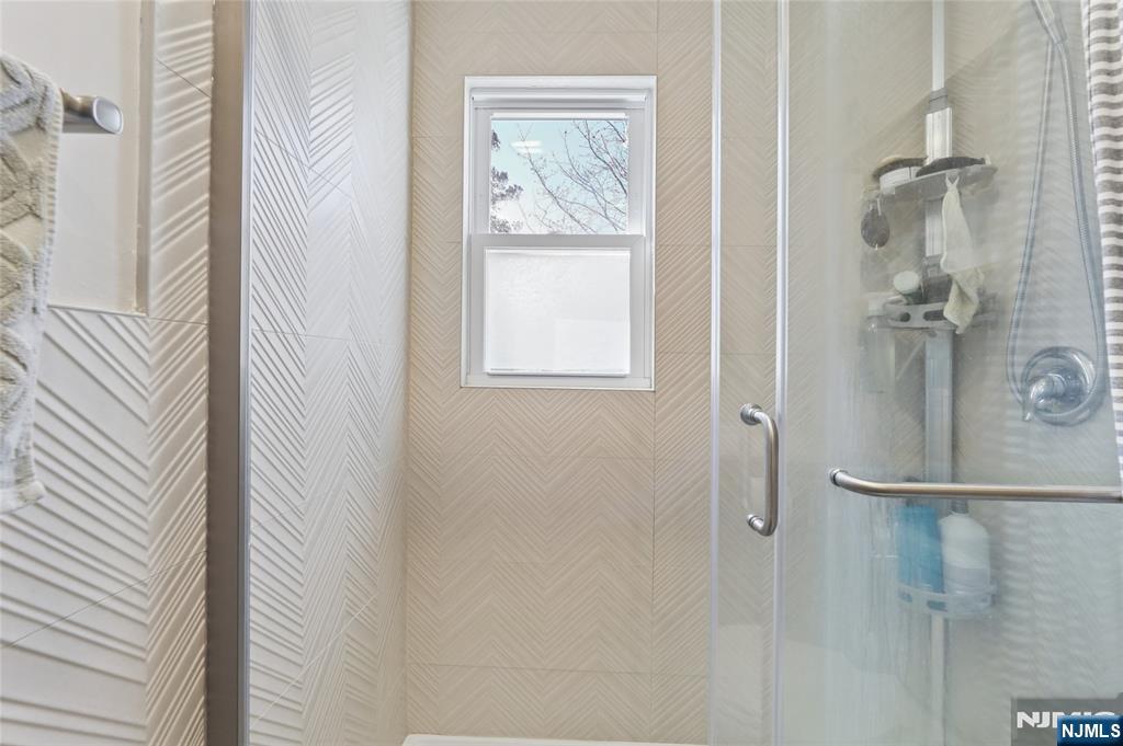 40 Ames Avenue Bergenfield, NJ 07621 - Photo 13 of 24