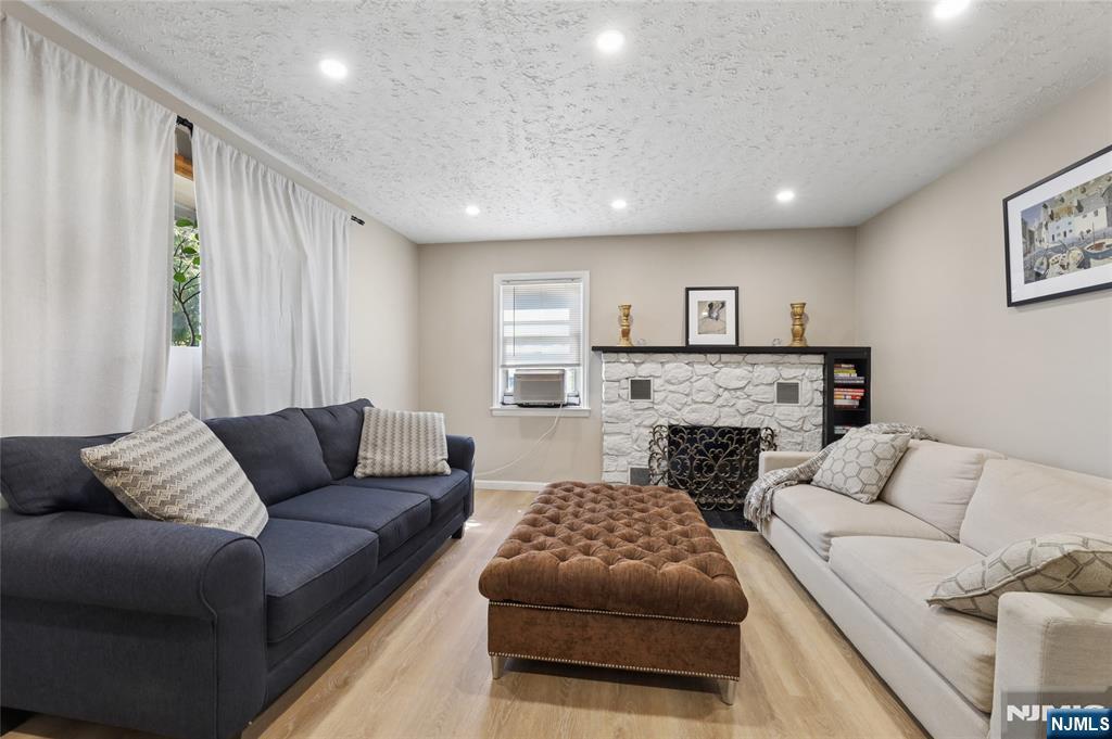 40 Ames Avenue Bergenfield, NJ 07621 - Photo 4 of 24