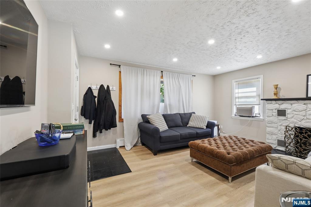 40 Ames Avenue Bergenfield, NJ 07621 - Photo 5 of 24