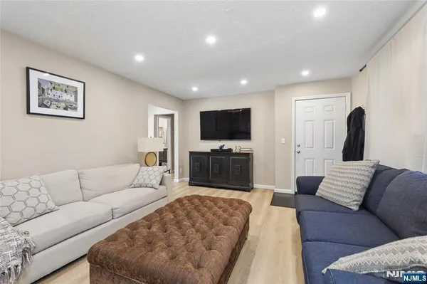 $2,950 | 40 Ames Avenue, Bergenfield, NJ 07621