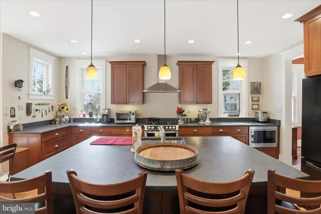 $6,750 | 511 North Fillmore Street, Arlington, VA 22201