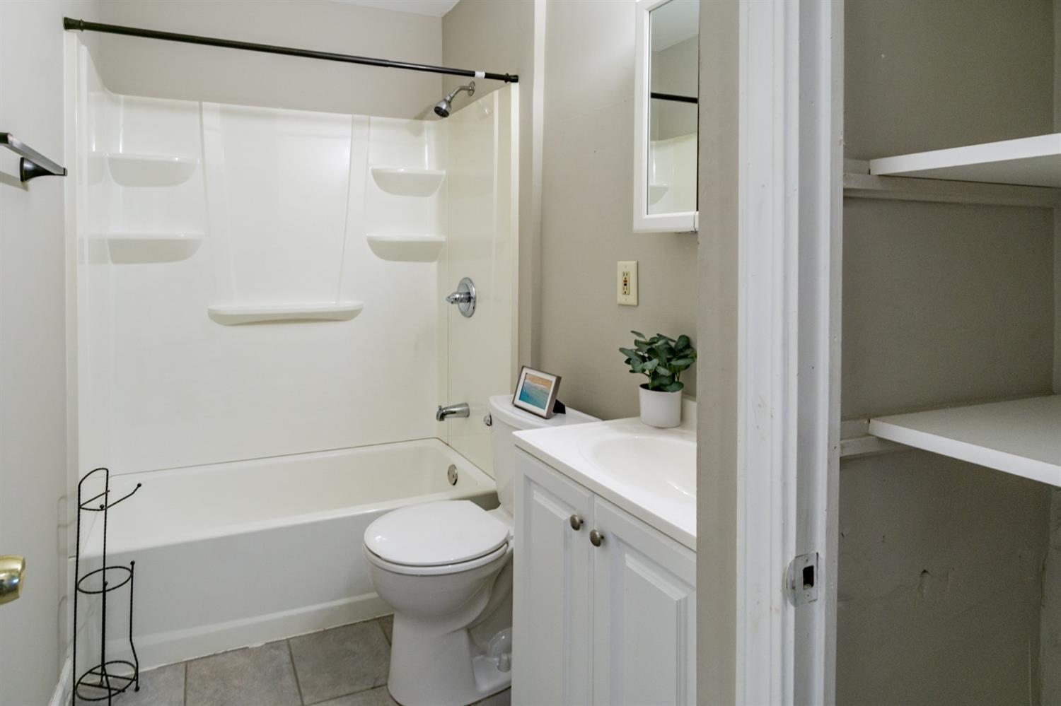 4973 Foley Road Cincinnati, OH 45238 - Photo 14 of 31 Gallery Image 14