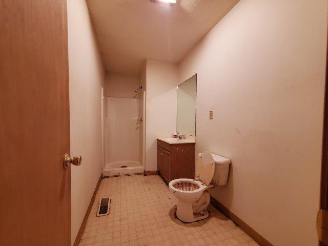 211 Short Road Speedwell, TN 37870 - Photo 5 of 8 BATHROOM (2)