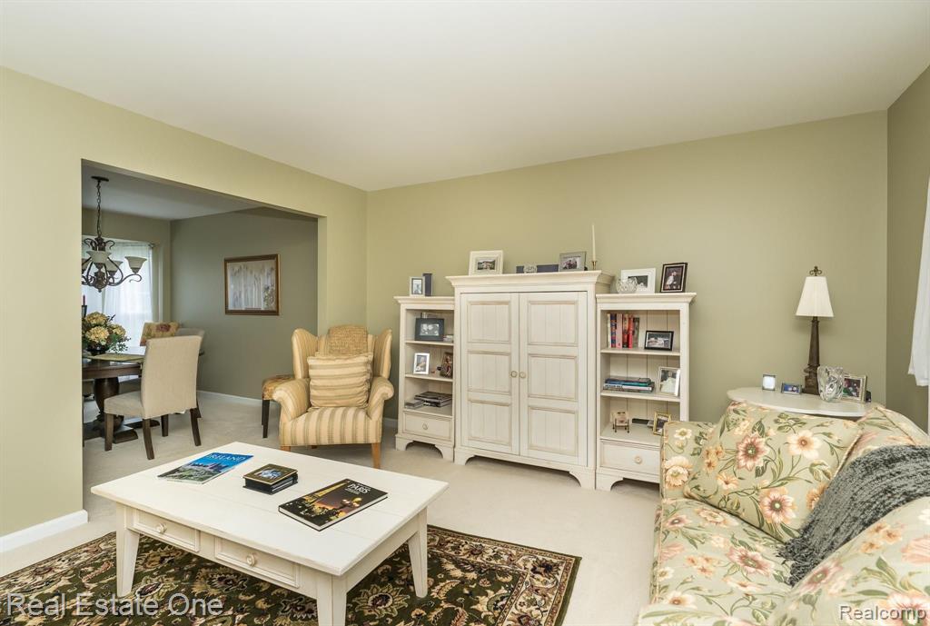 190 Parsons Lane Rochester Hills, MI 48307 - Photo 4 of 22