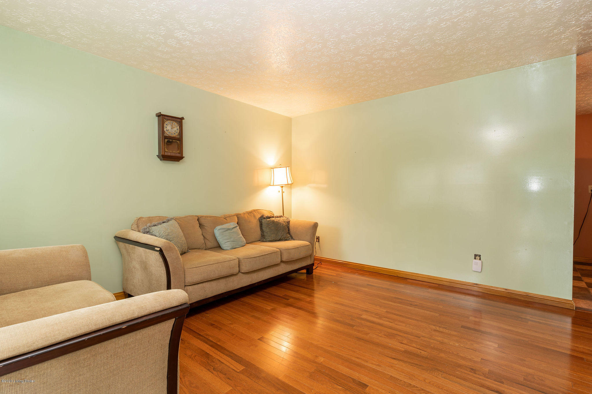 497 Blossom Road Louisville, KY 40229 - Photo 5 of 31 Living Room