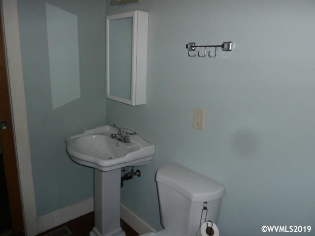 409 Southwest Vine Street Albany, OR 97321 - Photo 16 of 29 Gallery Image 16