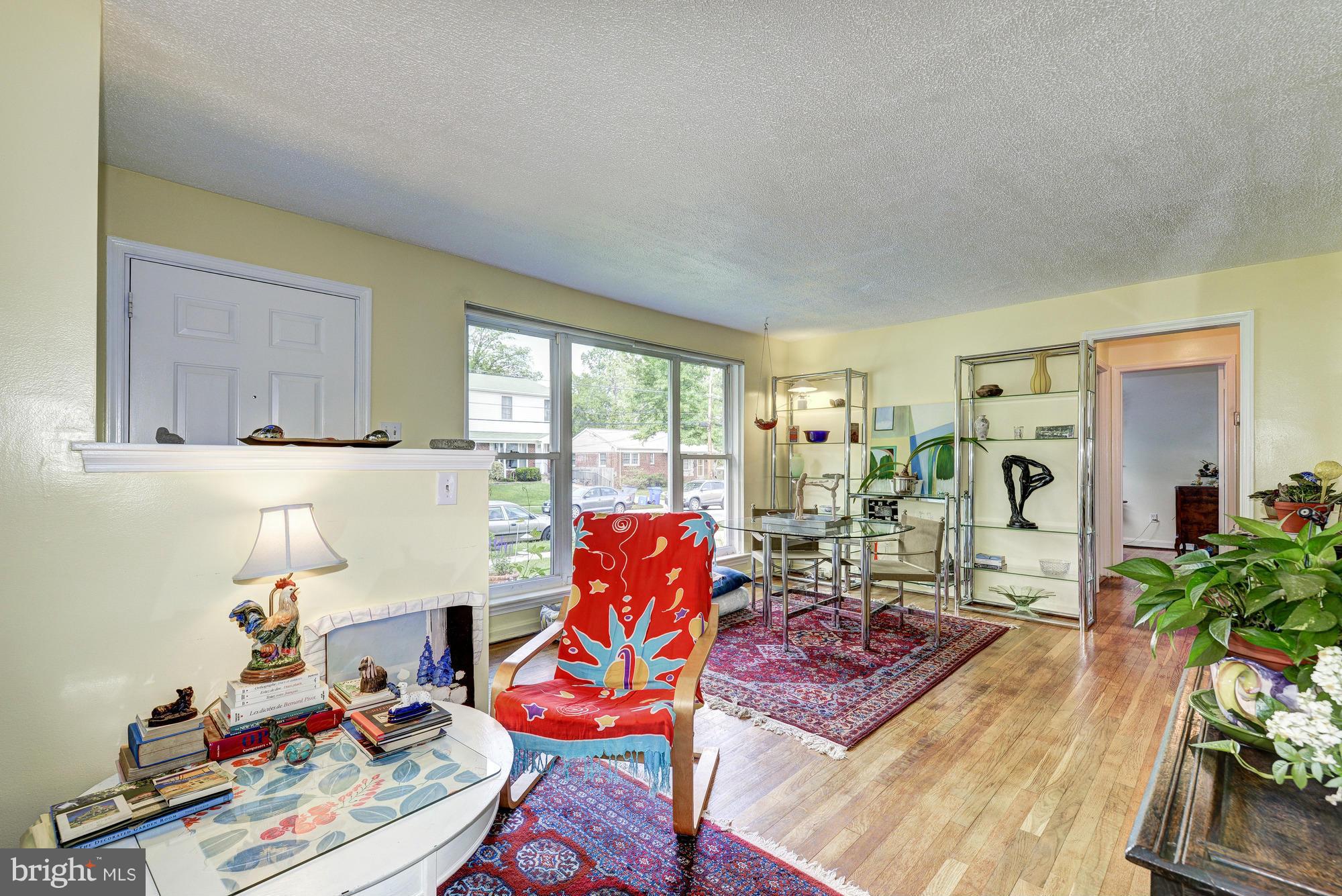 2706 Finch Street Silver Spring, MD 20902 - Photo 2 of 27 Living Room