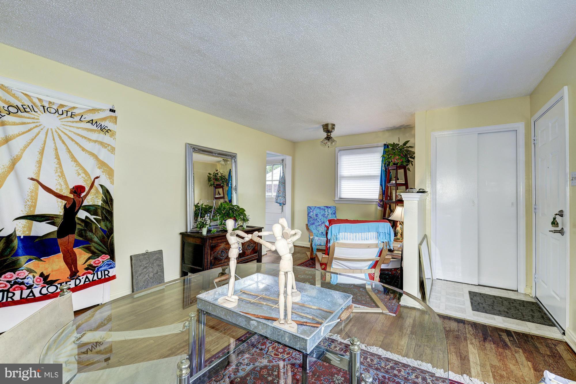 2706 Finch Street Silver Spring, MD 20902 - Photo 5 of 27 Living Room