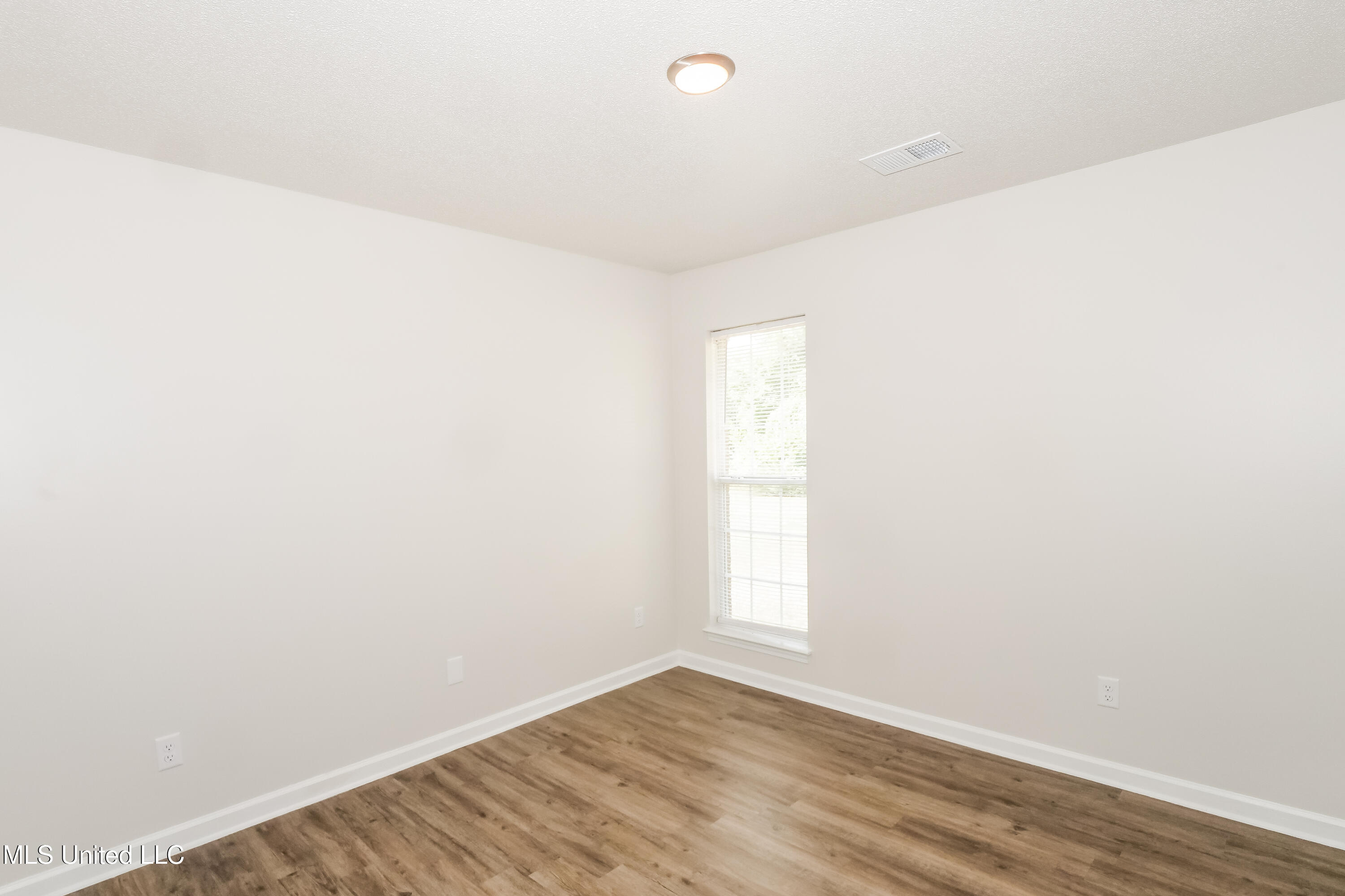 1764 Dorchester Drive Southaven, MS 38671 - Photo 12 of 15 012-photo-bedroom-14779447