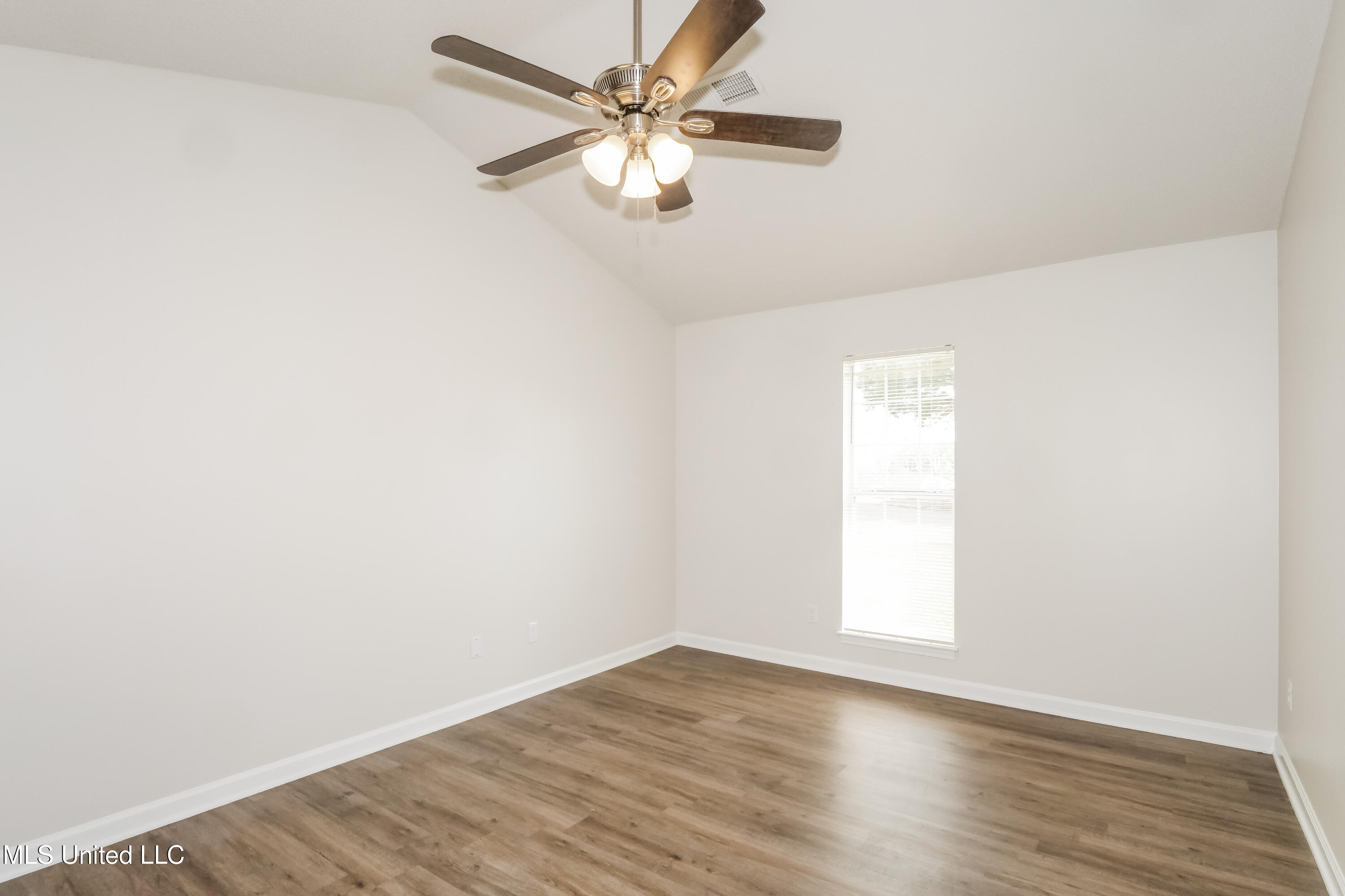 1764 Dorchester Drive Southaven, MS 38671 - Photo 7 of 15 007-photo-primary-bedroom-14779456
