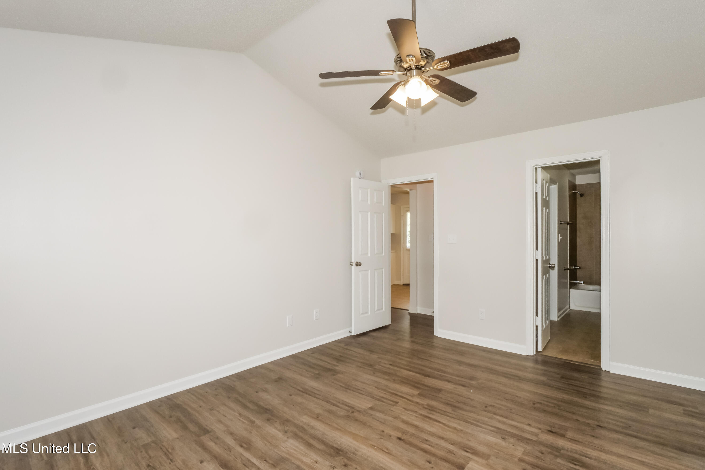 1764 Dorchester Drive Southaven, MS 38671 - Photo 8 of 15 008-photo-primary-bedroom-14779457