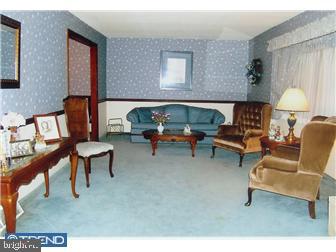 90 Glenn Road Aston, PA 19014 - Photo 2 of 8 Living Room
