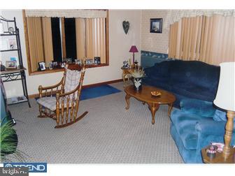 90 Glenn Road Aston, PA 19014 - Photo 3 of 8 Living Room