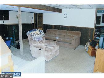 90 Glenn Road Aston, PA 19014 - Photo 6 of 8 Family Room