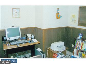 90 Glenn Road Aston, PA 19014 - Photo 7 of 8 Office / Study