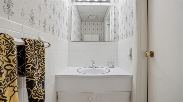 $149,900 | 605 Calais Drive, Unit 312, Pittsburgh, PA 15237