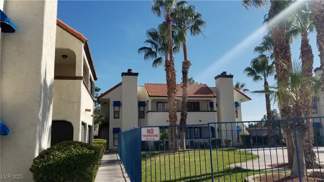 $1,225 | 6125 West Oakey Boulevard, Unit C, Las Vegas, NV 89146