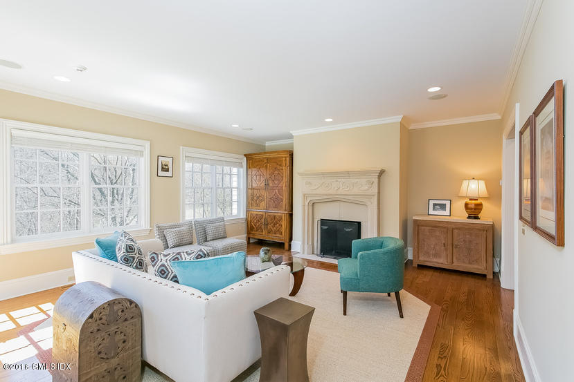17 Chieftans Road Greenwich, CT 06831 - Photo 9 of 31 027-Family_Room-2611854-small