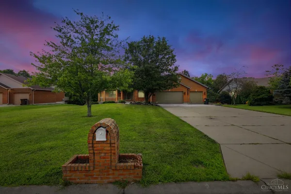 $748,900 | 6643 Willow Bend Drive, Hamilton, OH 45011