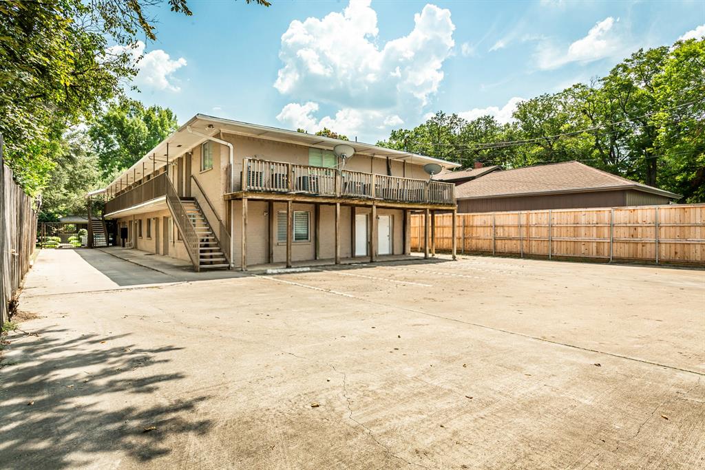 4931 Junius Street, Unit 8 Dallas, TX 75214 - Photo 28 of 31 a front view of a house with a outdoor space