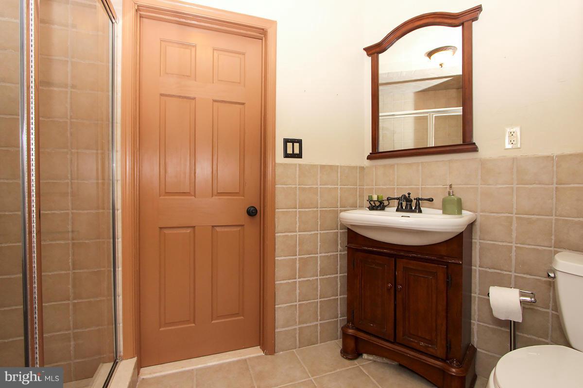 14640 Seneca Road Darnestown, MD 20874 - Photo 22 of 30 Bath