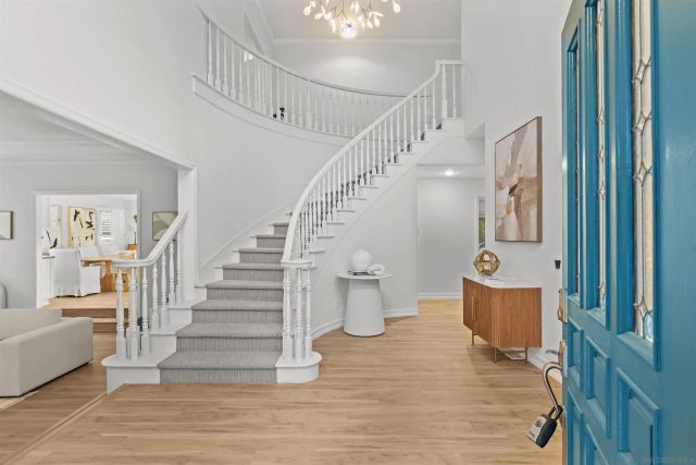 a view of an entryway with workspace