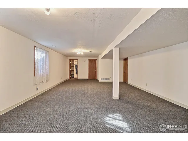 a view of a big room with closet