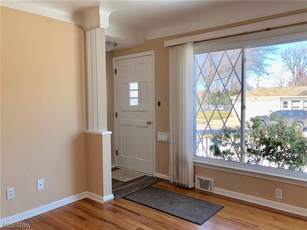 6090 Westerham Road Cleveland, OH 44124 - Photo 4 of 21