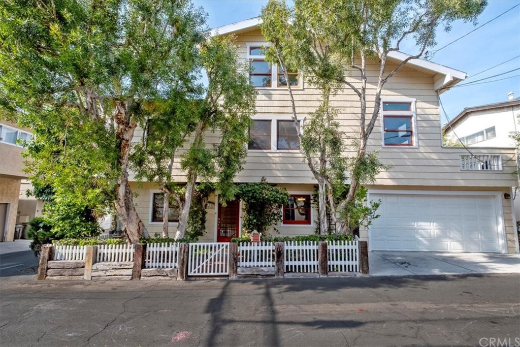 417 34th Place Manhattan Beach, CA 90266 - Photo 2 of 29 Tree Lined Corner Lot