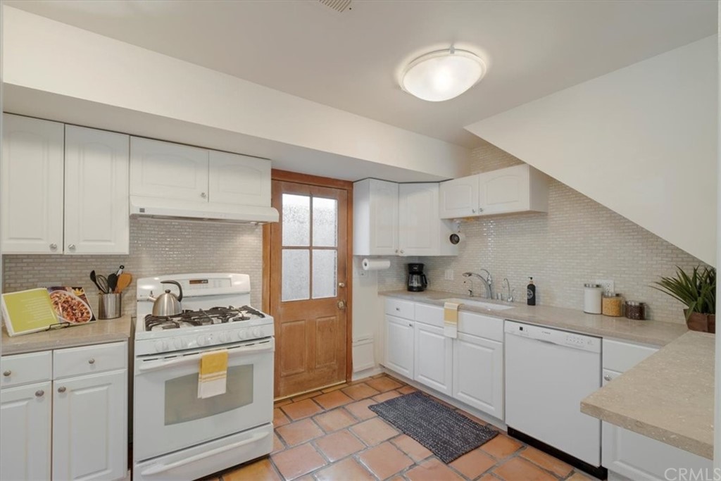 417 34th Place Manhattan Beach, CA 90266 - Photo 11 of 29 Remodeled Kitchen with Limestone Counter Tops
