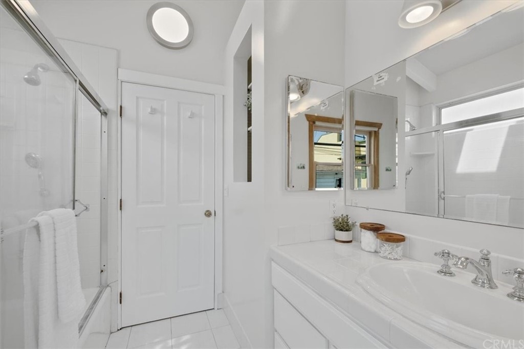 417 34th Place Manhattan Beach, CA 90266 - Photo 15 of 29 Primary Bathroom