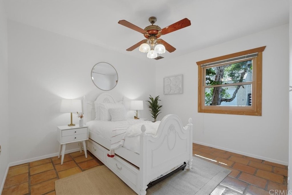 417 34th Place Manhattan Beach, CA 90266 - Photo 16 of 29 Guest Bedroom with Walk-In Closet