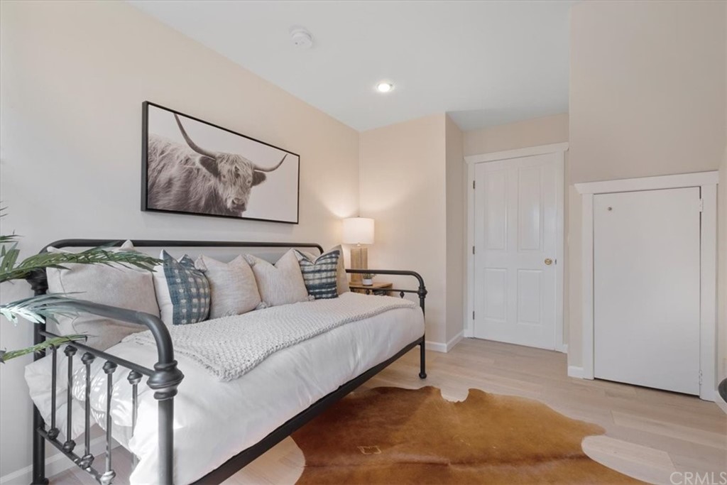 417 34th Place Manhattan Beach, CA 90266 - Photo 18 of 29 Versatile Bedroom/Den