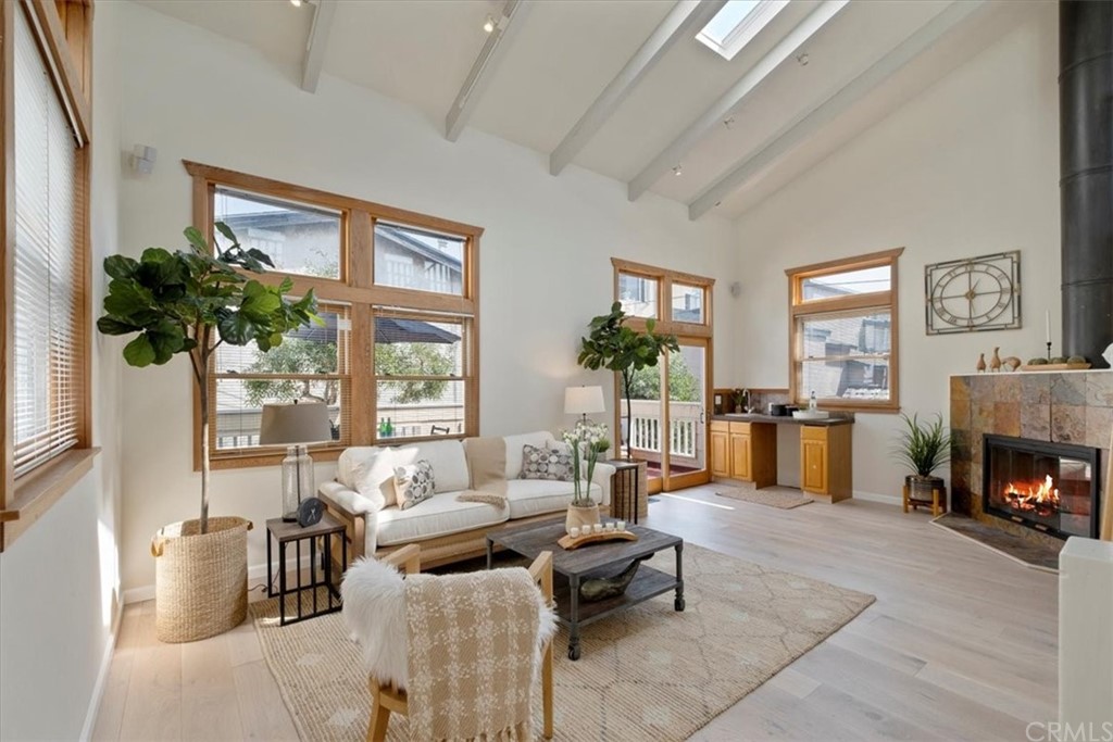 417 34th Place Manhattan Beach, CA 90266 - Photo 3 of 29 Beautiful Living Spaces