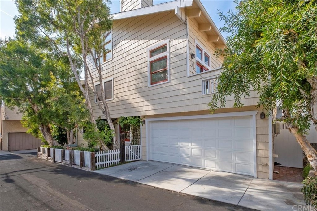 417 34th Place Manhattan Beach, CA 90266 - Photo 21 of 29 Three Car Parking