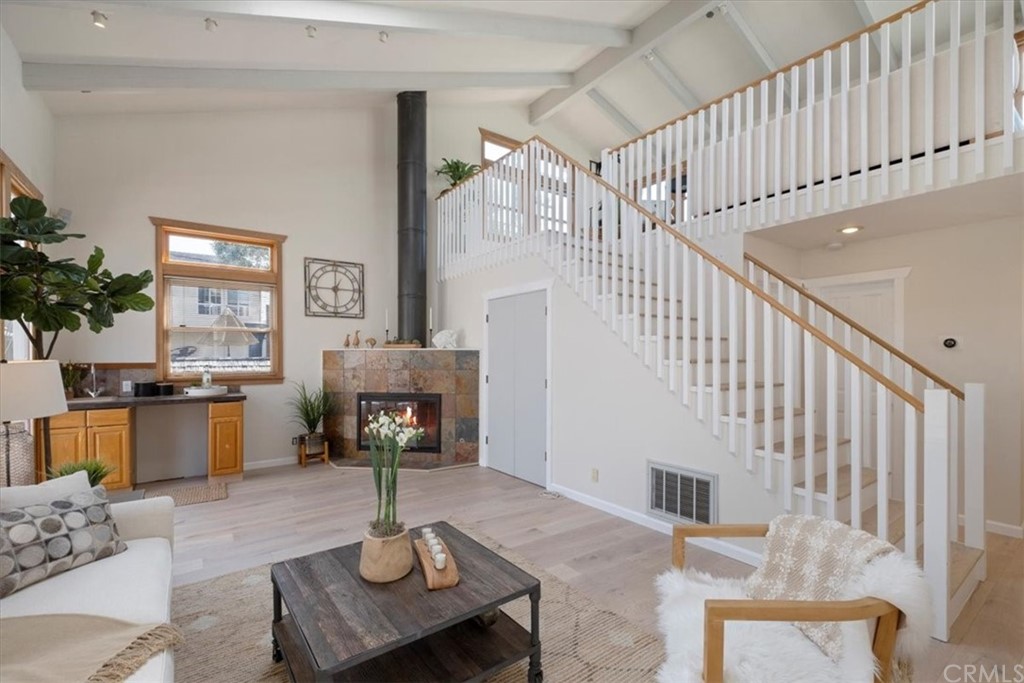 417 34th Place Manhattan Beach, CA 90266 - Photo 8 of 29 Unique Architecture