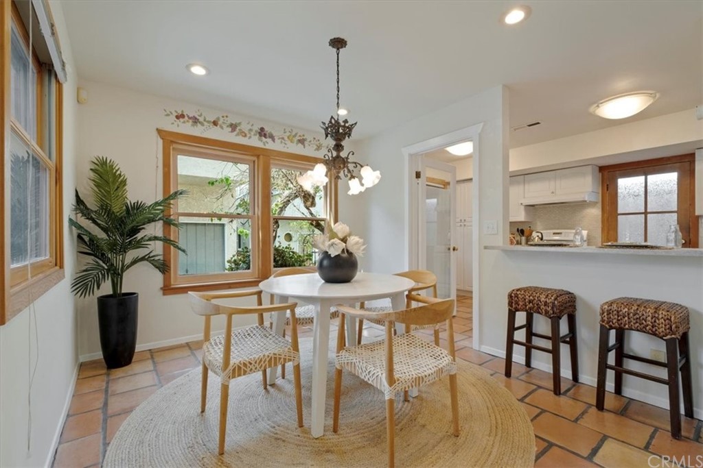 417 34th Place Manhattan Beach, CA 90266 - Photo 9 of 29 Charming Dining Area